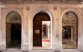 Luxury Loft Next To Saint Mark